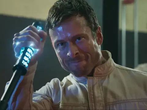 Paramount adia lançamento de 'O Concorrente' com Glen Powell