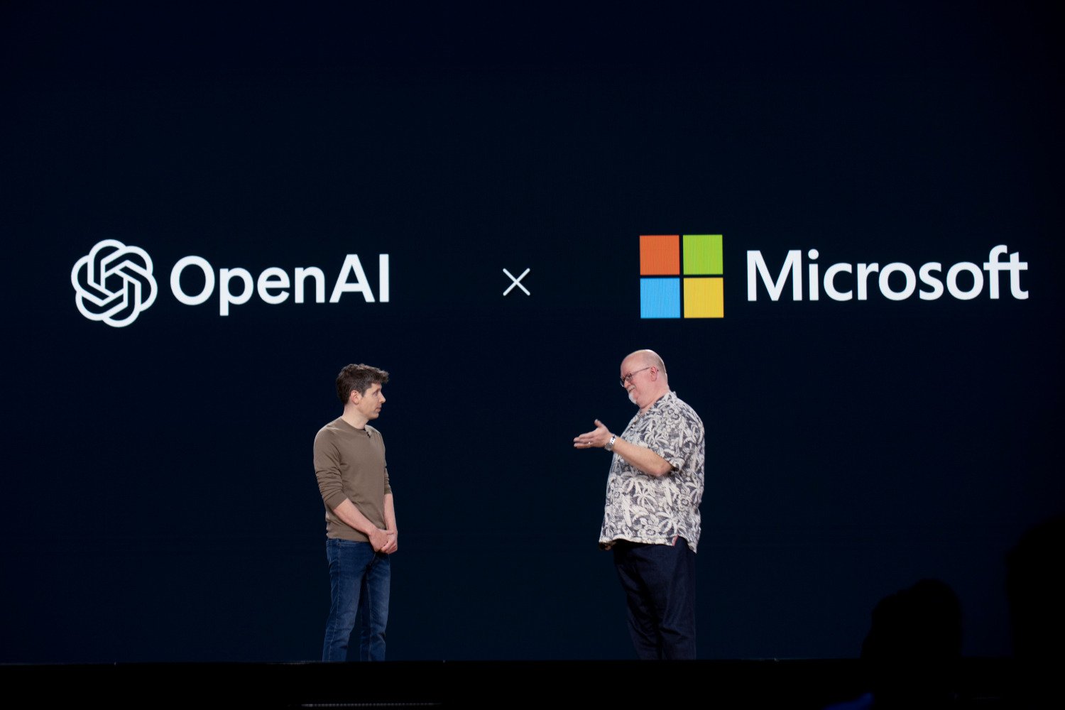 OpenAI Avança Rápido e Desafia a Liderança da Microsoft em IA
