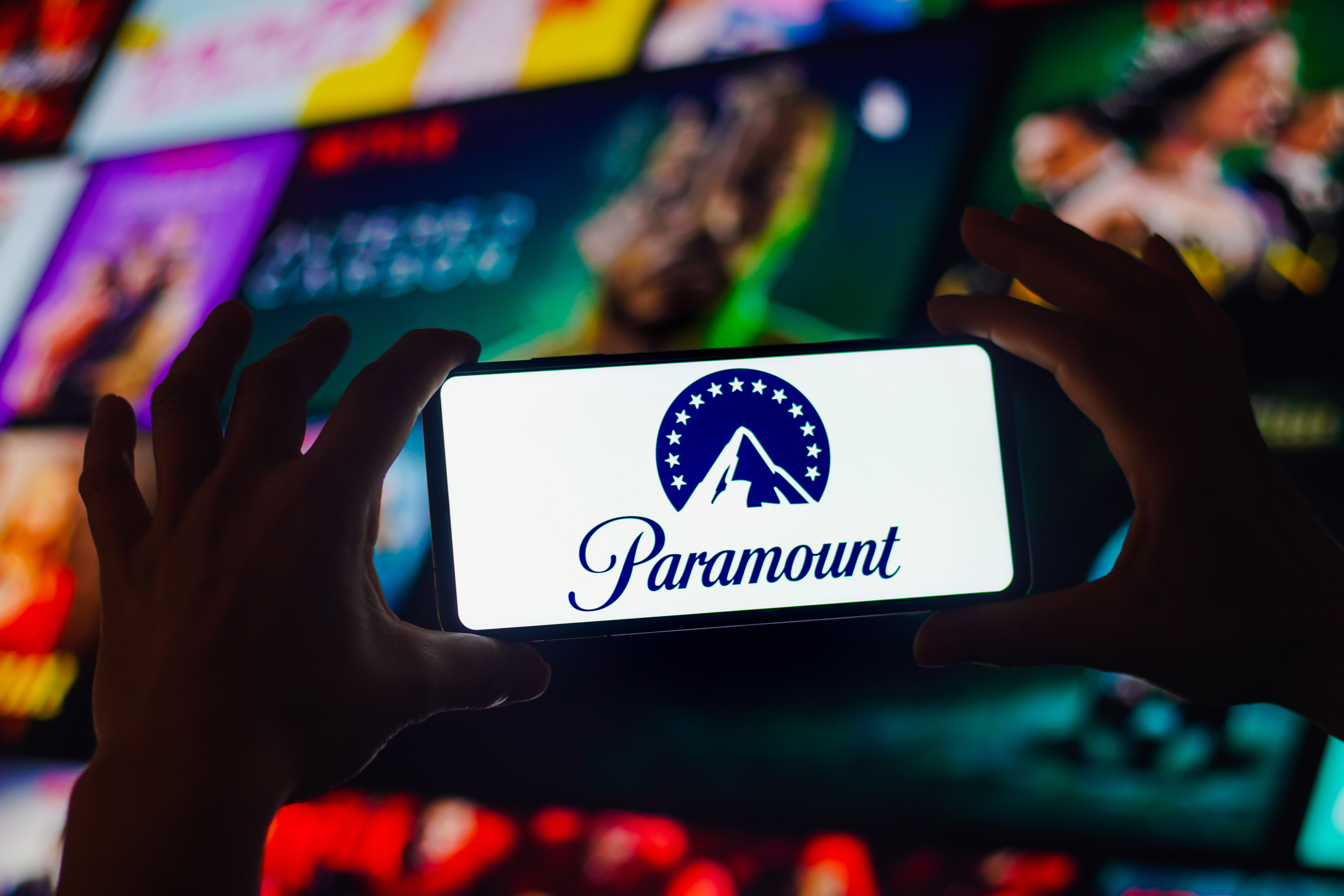 Ações da Paramount Caem Após Aprovação de Fusão com Skydance: Investidores Mantêm Cautela