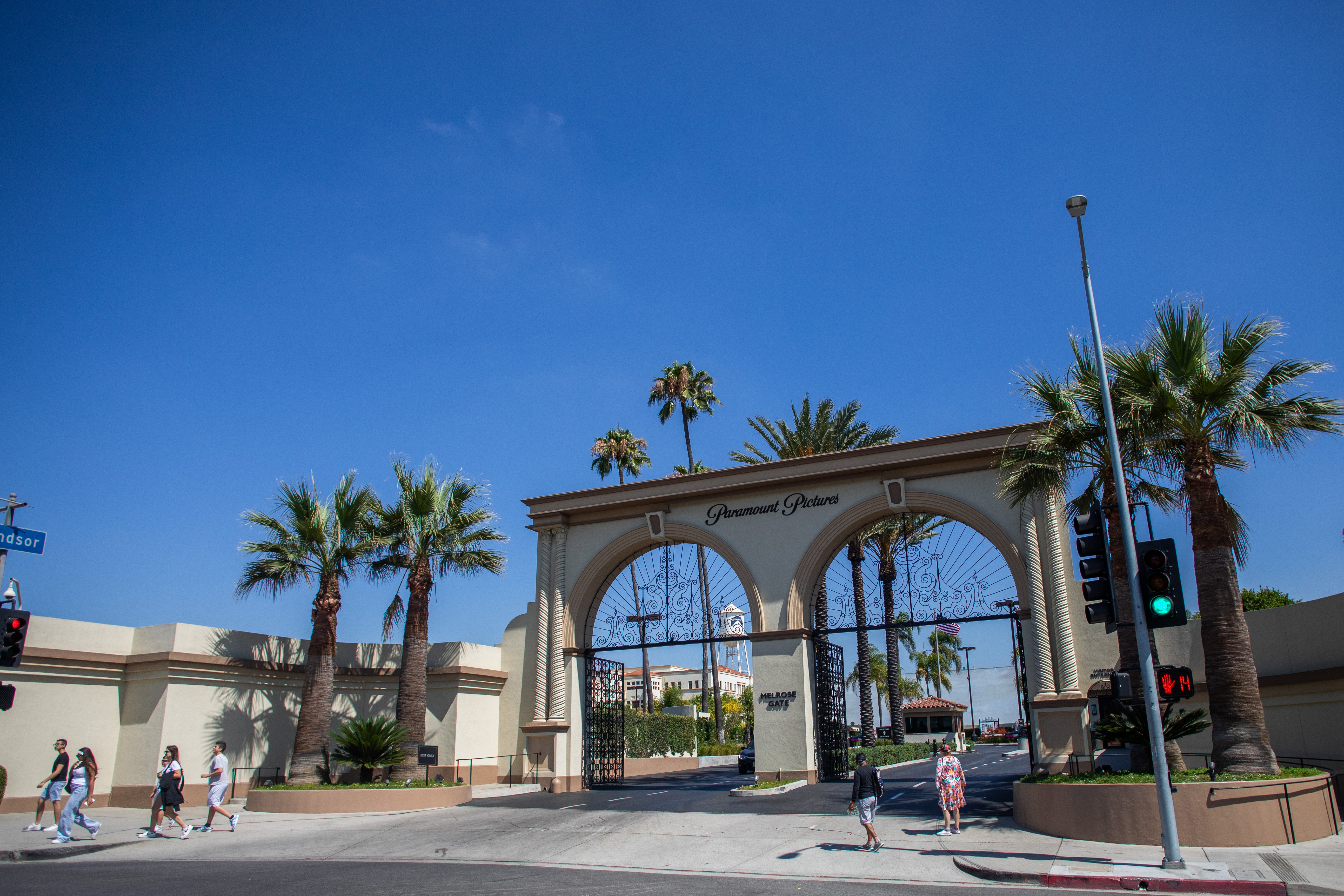 Ações da Paramount Disparam com Fusão e Encontro de Executivos em Los Angeles