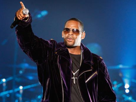 R. Kelly é Hospitalizado Após Suspeita de Overdose na Prisão: Advogado Alega Conspiração
