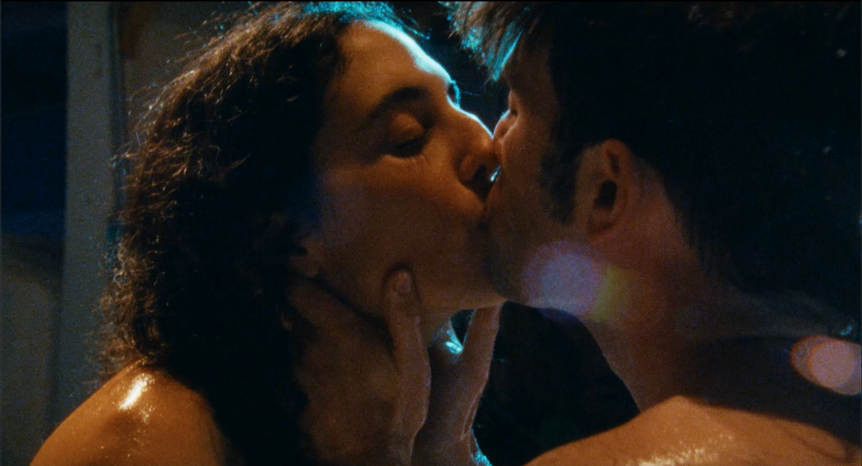 Reel Suspects Adquire Direitos de Venda do Thriller Erótico 'Anything That Moves'