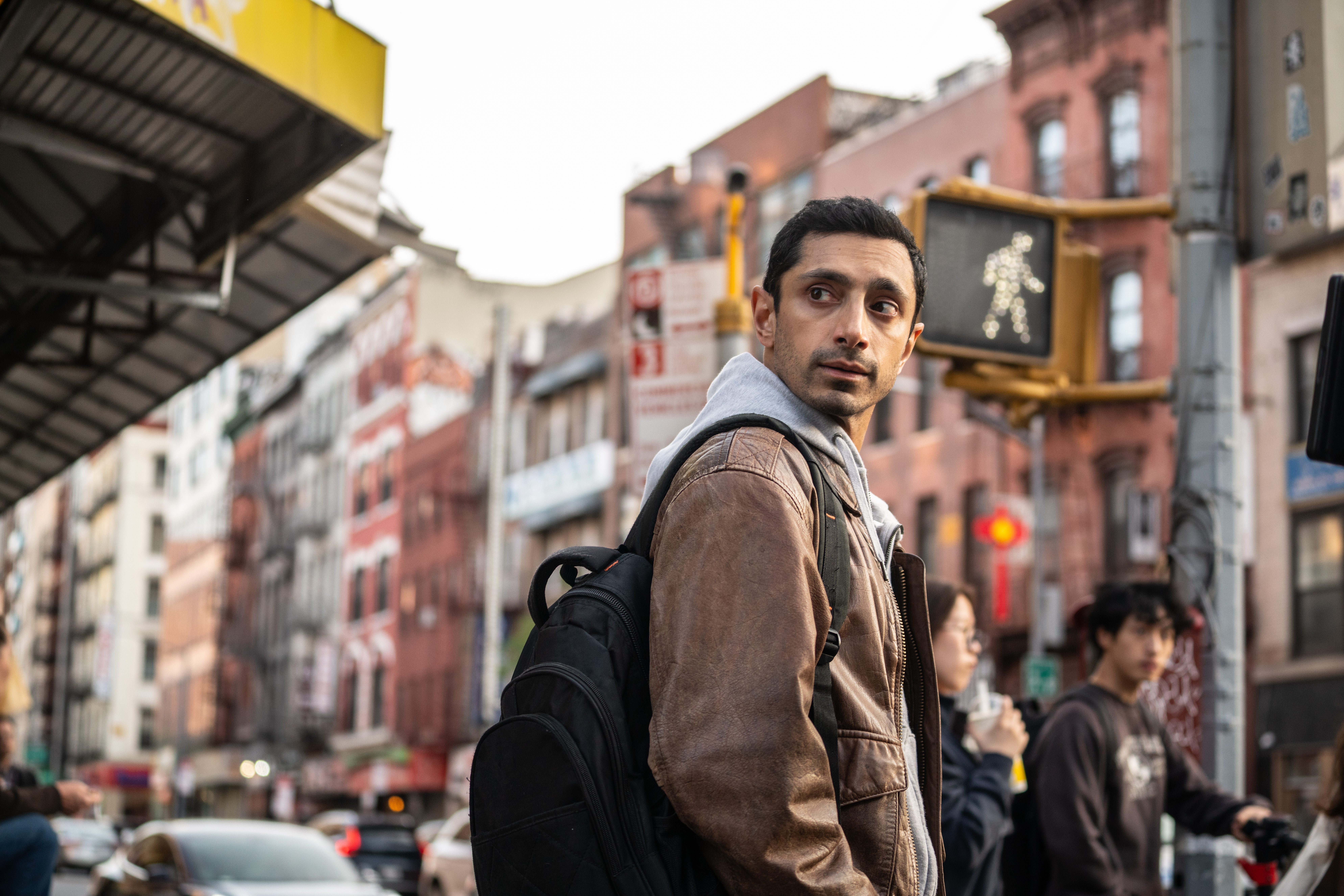 Riz Ahmed Brilha em 'Relay', o Novo Thriller de David Mackenzie