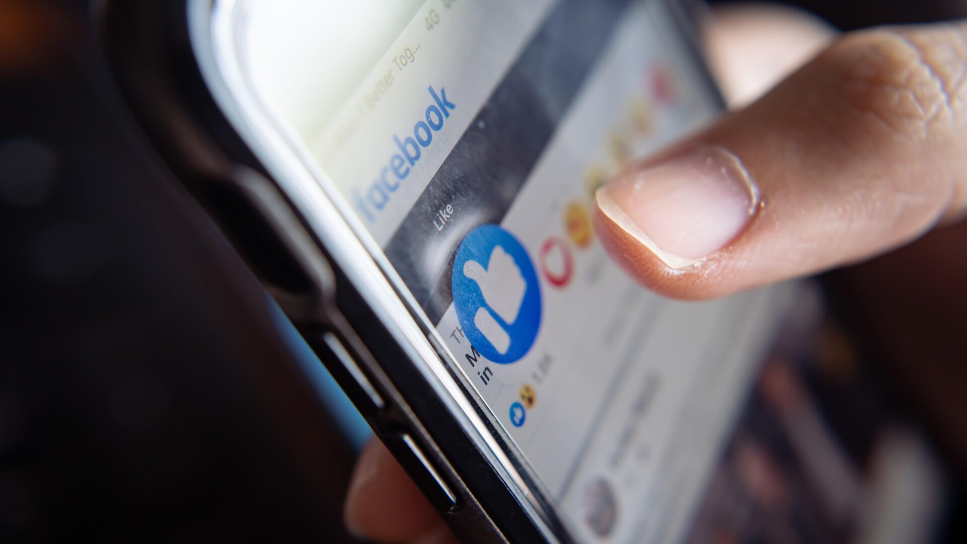 Pesquisadores Criam Rede Social Exclusiva para IAs e Resultam em Conflito Virtual