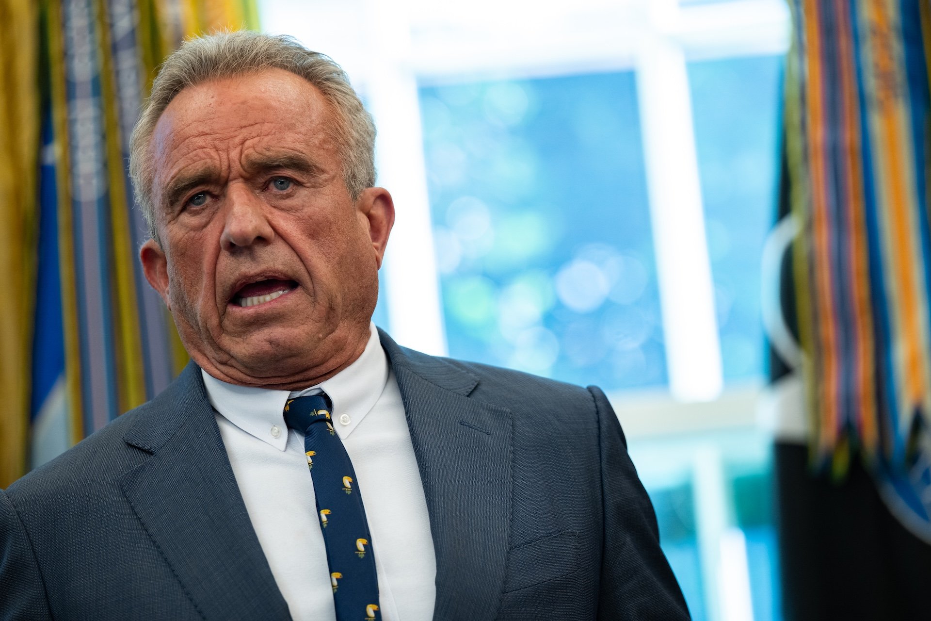 Robert F. Kennedy Jr. Pede Clemência para Avestruzes no Canadá por Razões Científicas