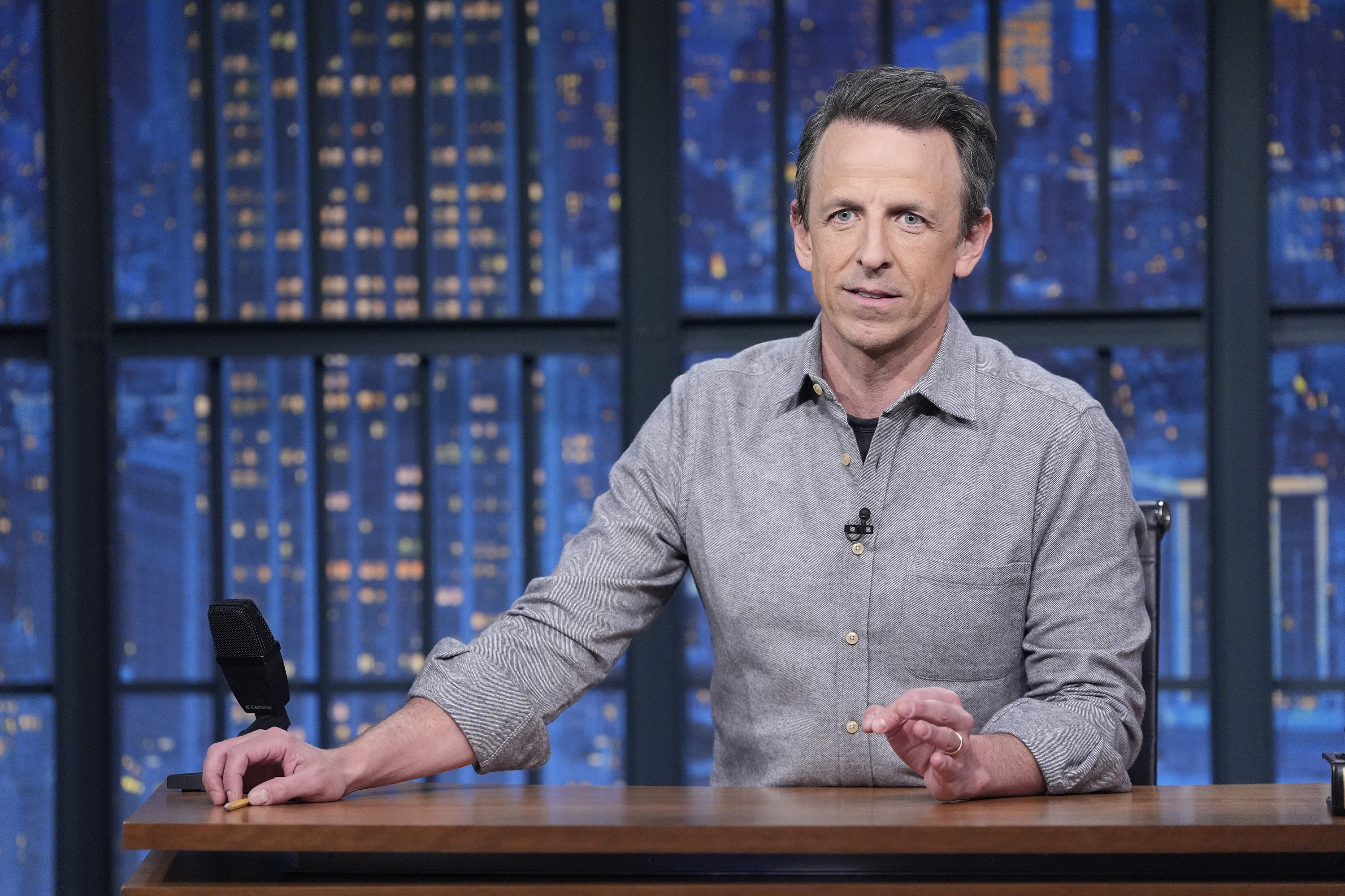 Seth Meyers Enfrenta Kimmel e Fallon na Disputa do Emmy com 'Correções'