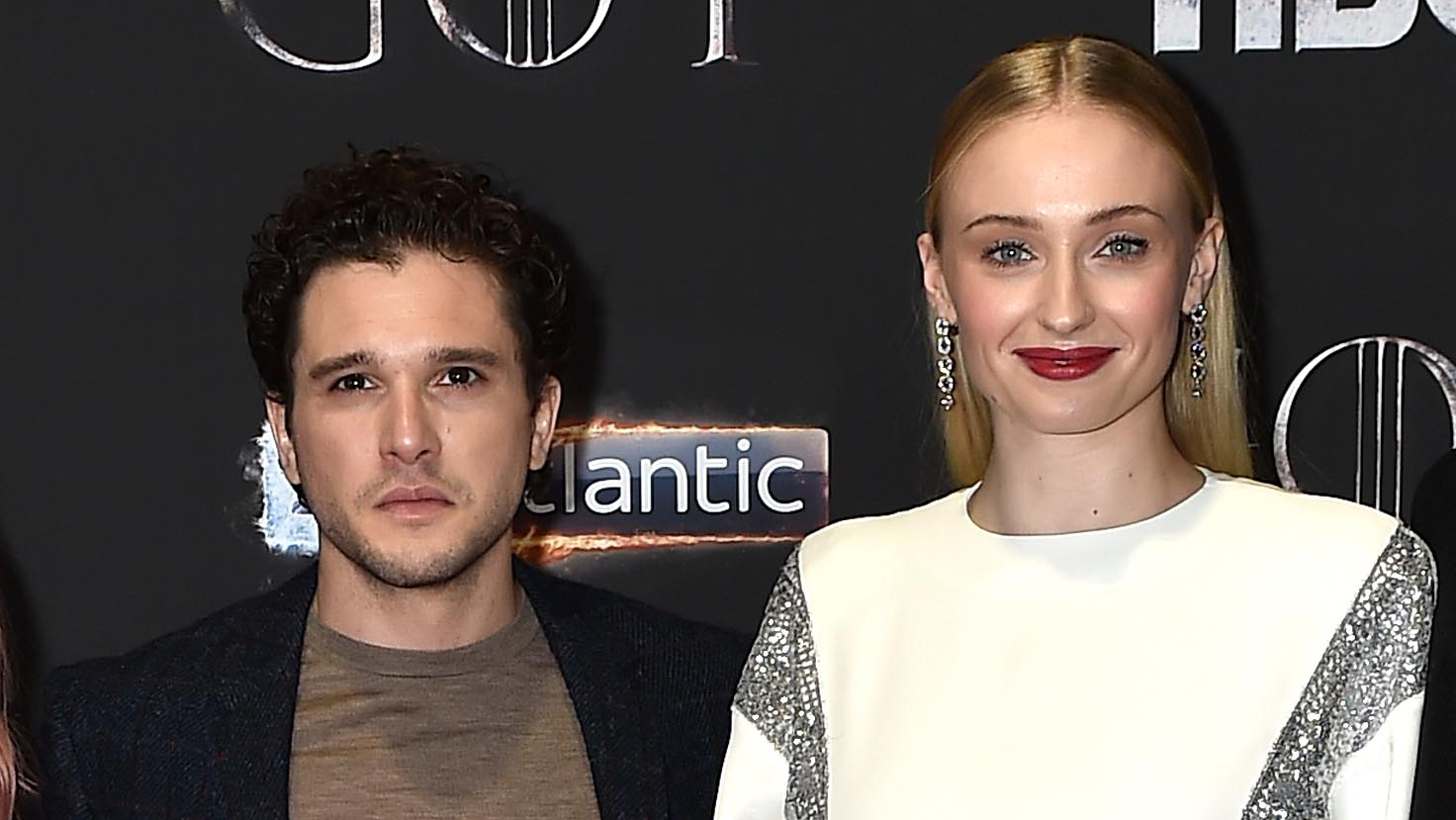 Sophie Turner e Kit Harington Falam Sobre Cenas Intensas em 'The Dreadful'