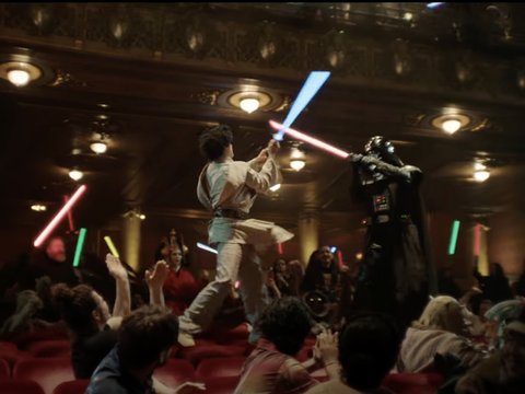 Coca-Cola Lança Embalagens Exclusivas de Star Wars com Vídeo Promocional Repleto de Easter Eggs