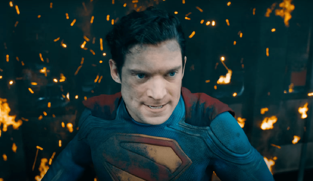 AMC Theatres Adota Uniforme de Superman para Promover Filme de 2025