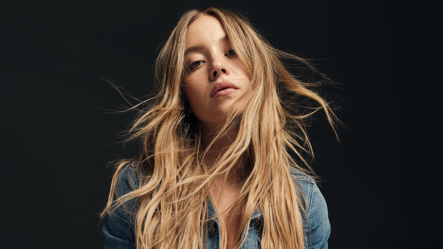 American Eagle Rompe o Silêncio sobre Polêmica de Campanha com Sydney Sweeney