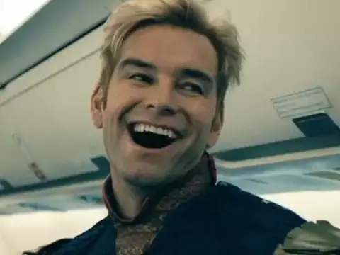 Antony Starr encerra era de Capitão Pátria em 'The Boys' com mudança radical no visual