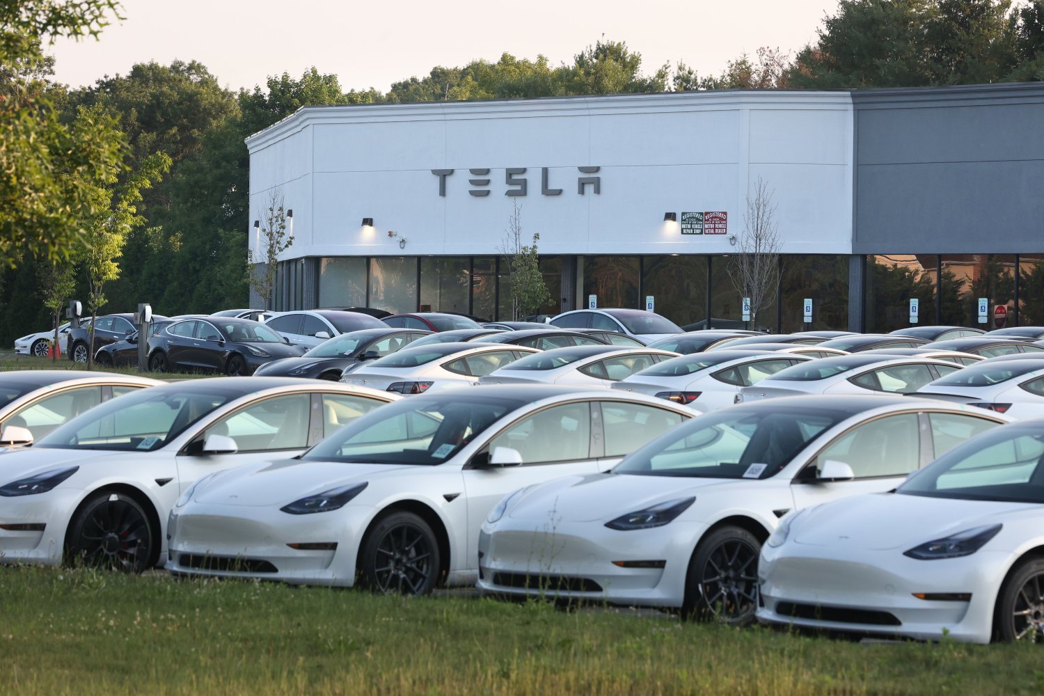 Corrida Pelo Crédito Fiscal de Carros Elétricos Nos EUA Acelera Vendas da Tesla
