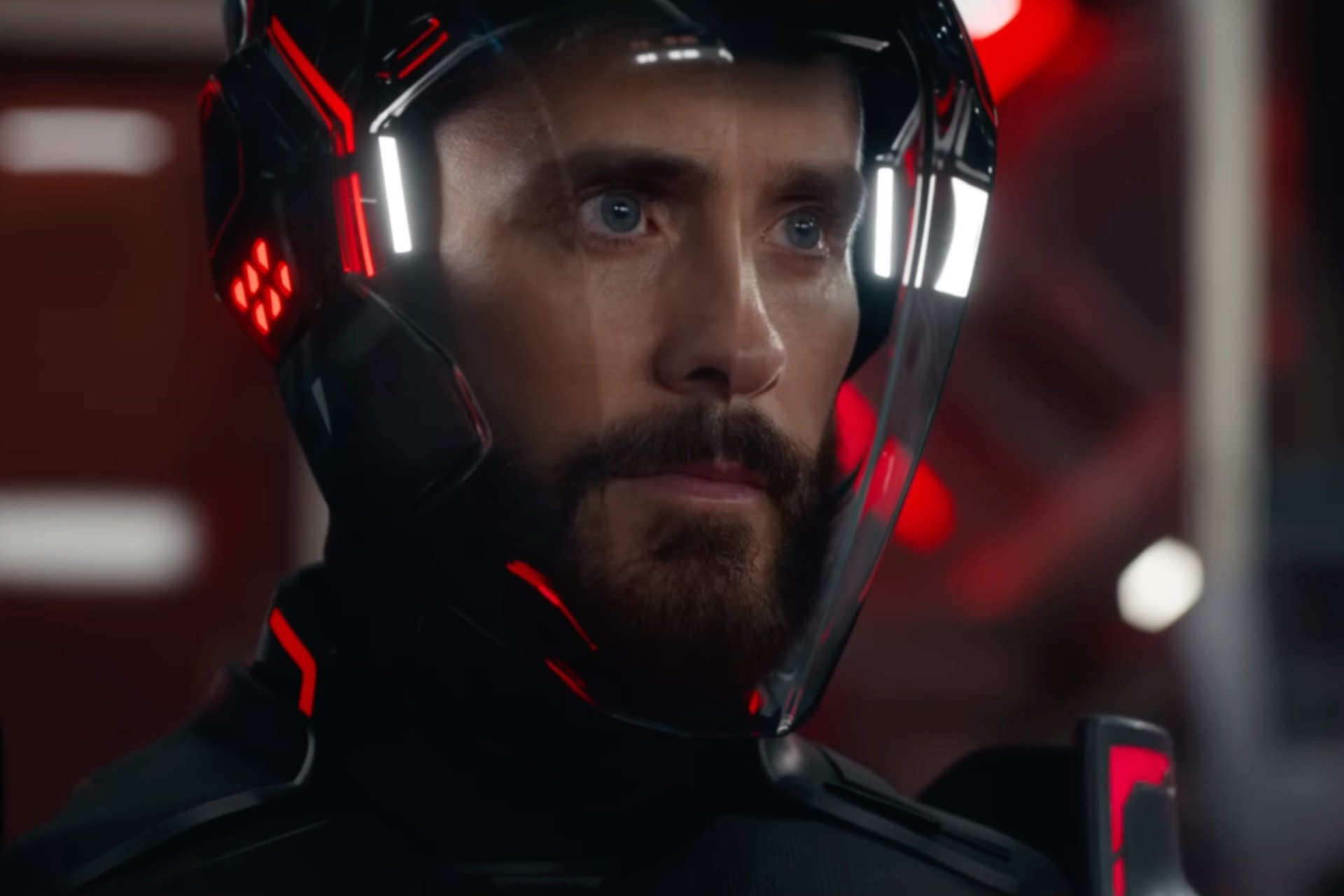 Novo Trailer de 'Tron: Ares' Revela Jared Leto Como Guerreiro de IA em Aventura no Mundo Real