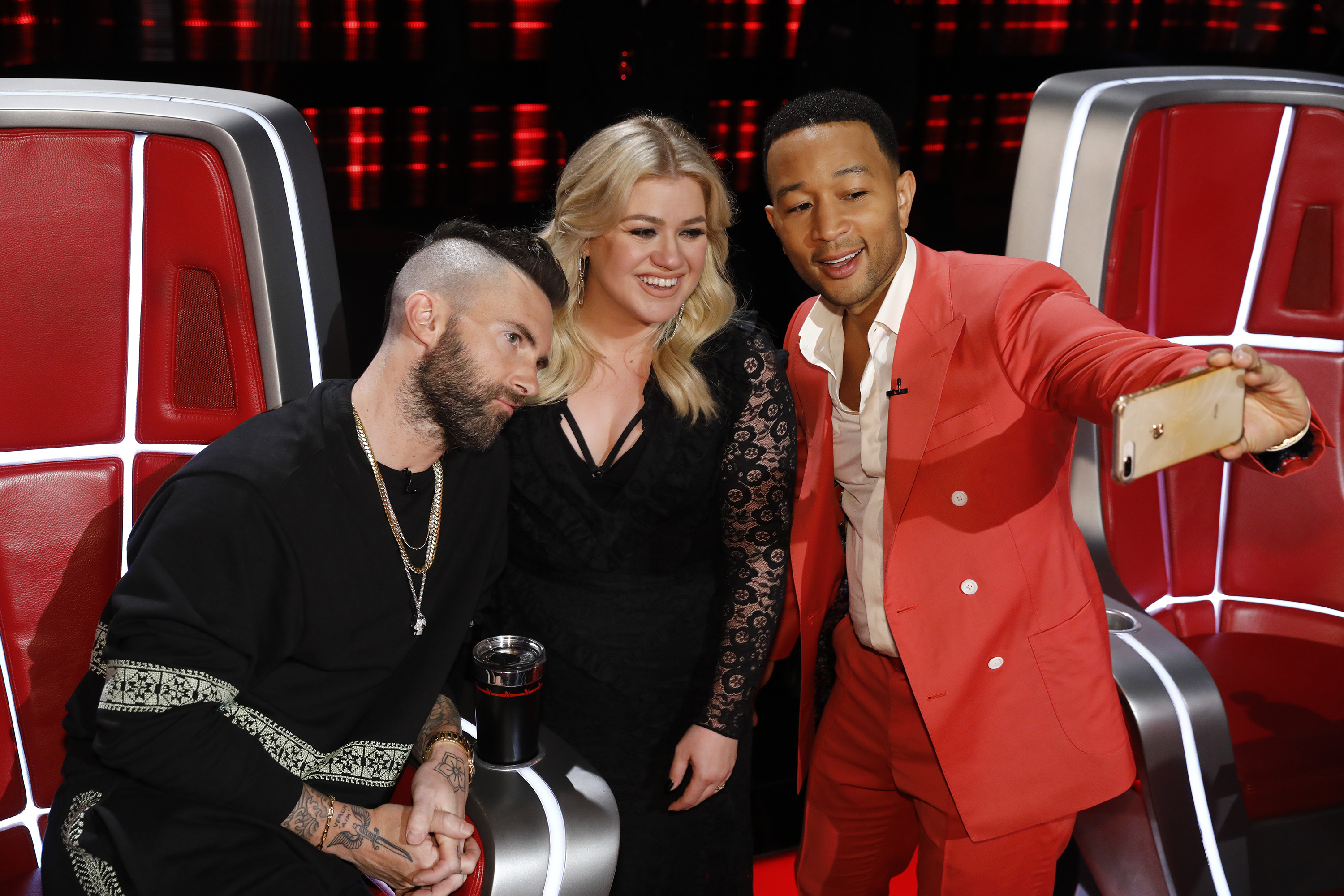 Kelly Clarkson, John Legend e Adam Levine Retornam ao 'The Voice' para a Temporada 29