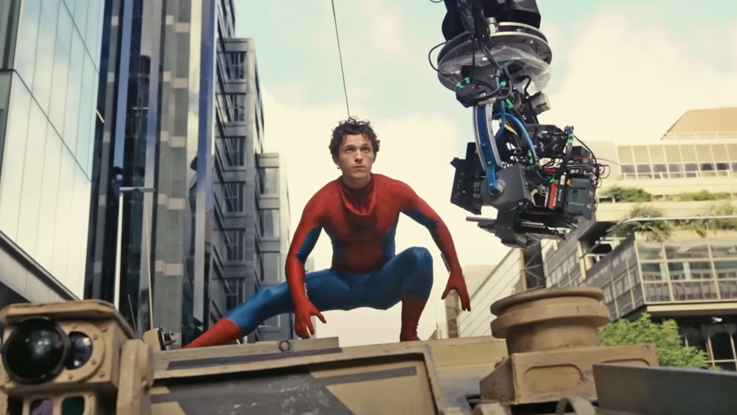 Tom Holland Inicia Filmagens de 'Homem-Aranha: Um Novo Dia' em Glasgow: "Esta Vez é Diferente"