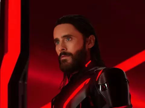 Tron: Ares Apresenta Ação Intensa com Cenas Exclusivas na SDCC 2025
