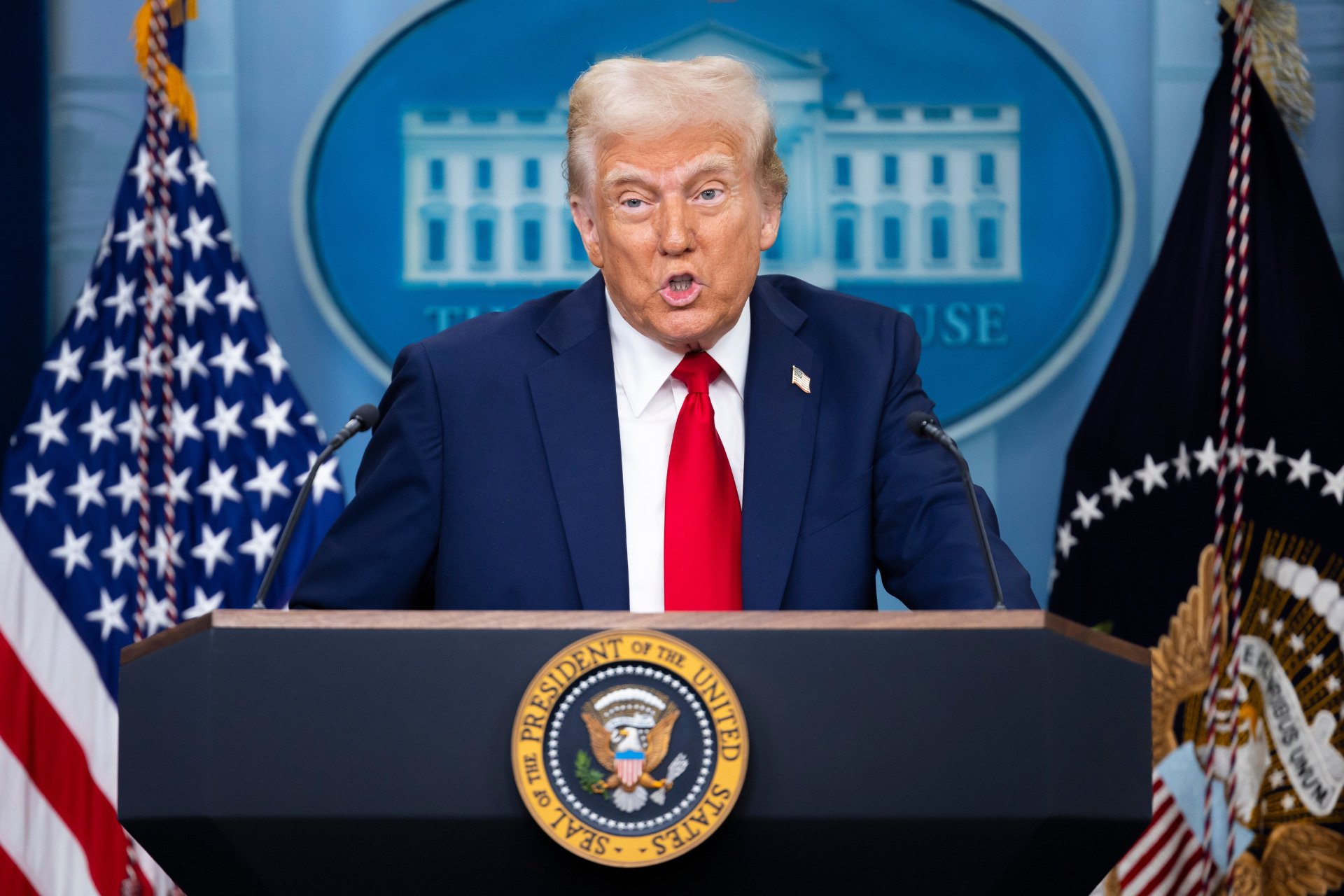 Plano de Ação de Trump para IA: Estratégia Americana para Superar a China