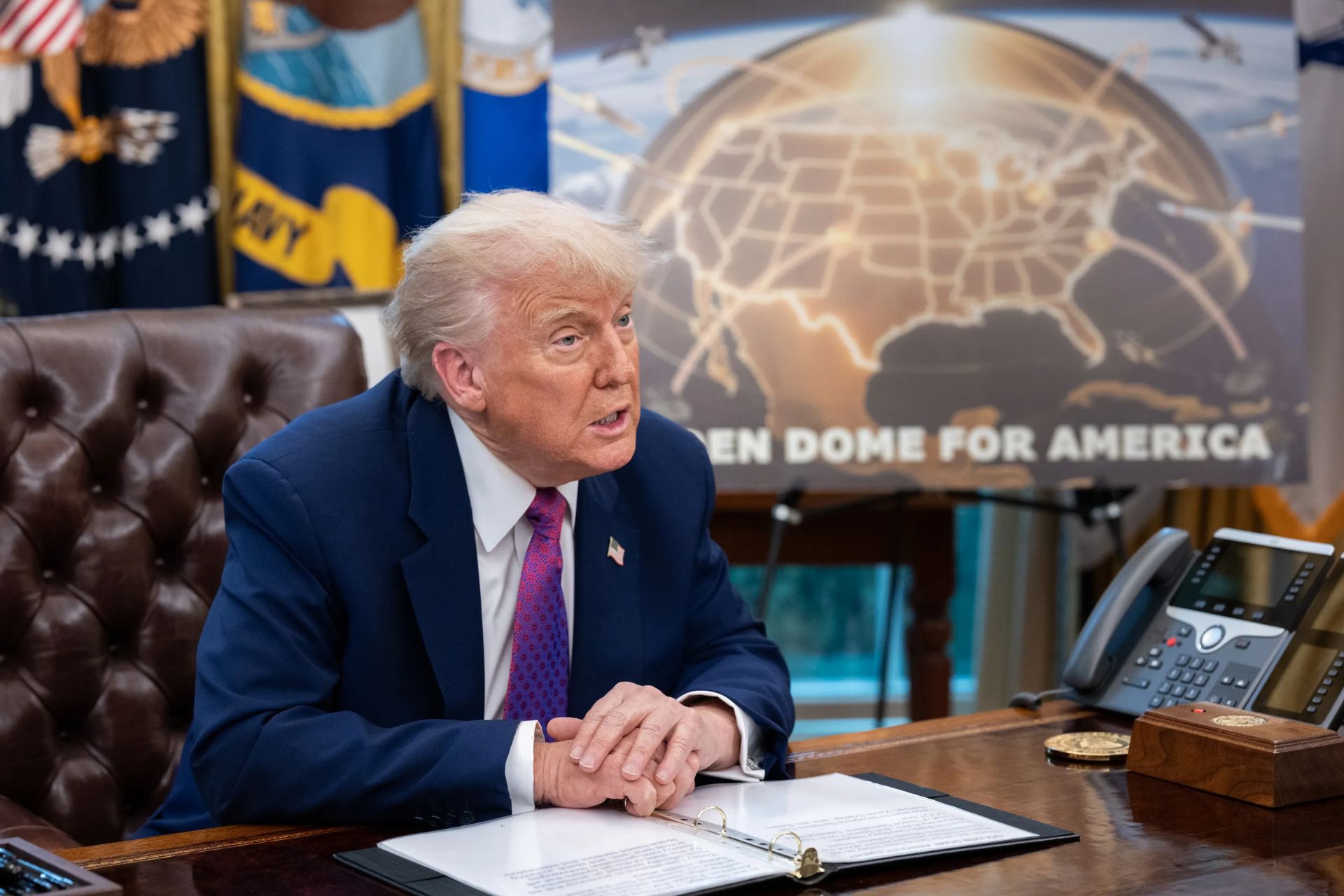 Escudo de Defesa 'Cúpula Dourada' de Trump Impulsiona Orçamento da Força Espacial em 40%