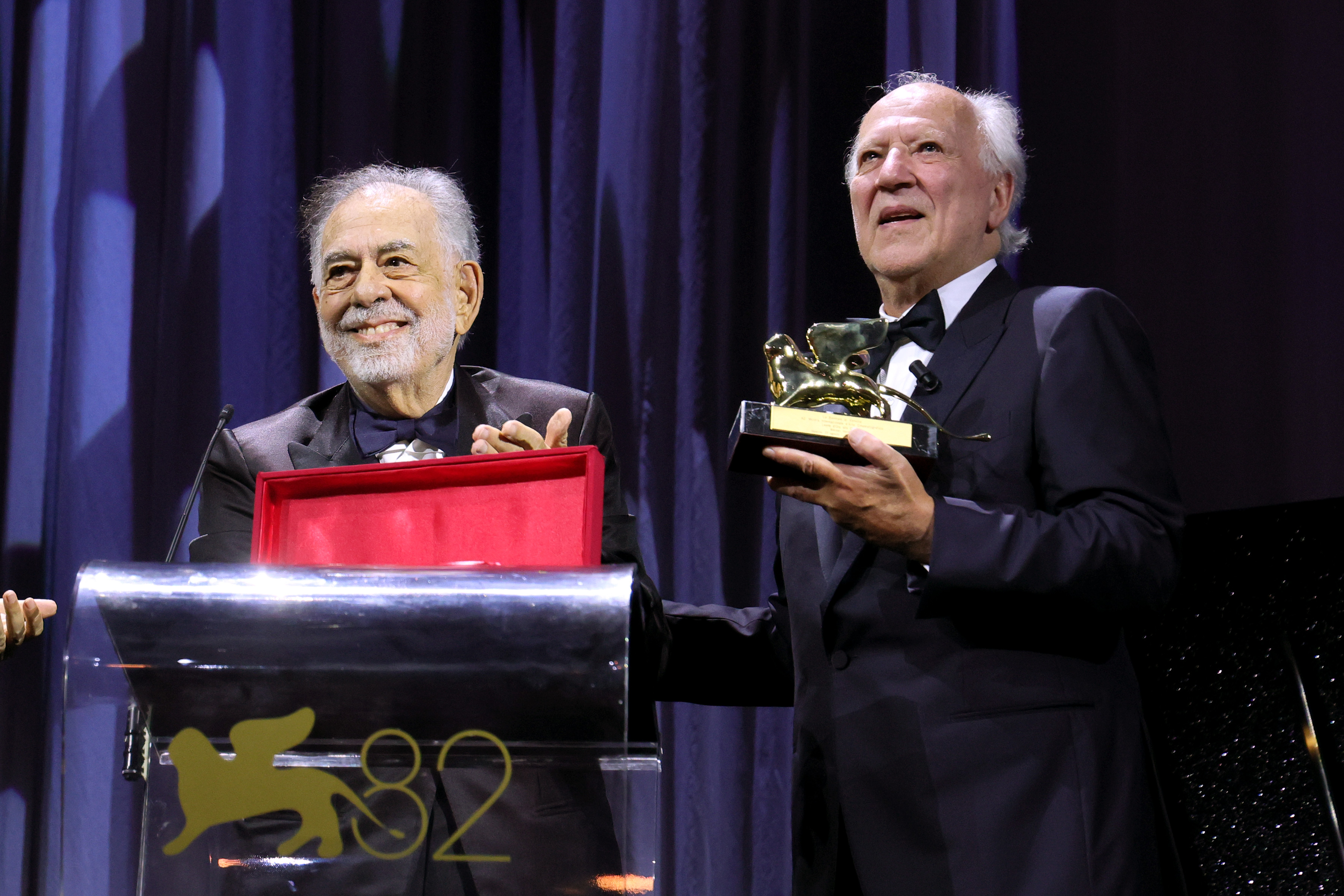 Festival de Veneza 2025 Inicia com 'La Grazia' de Sorrentino e Homenagem a Herzog por Coppola