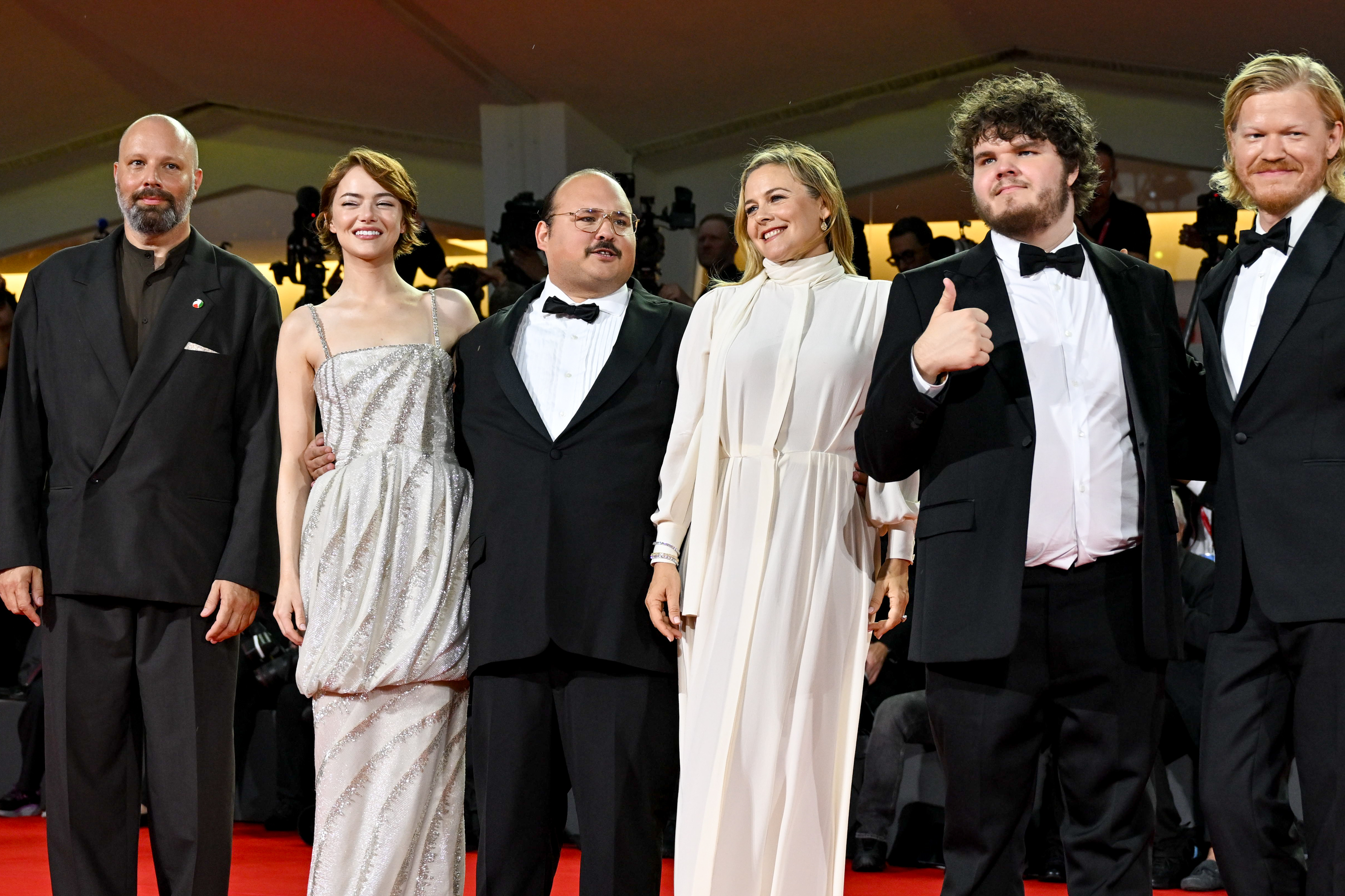 Novo Filme de Yorgos Lanthimos, 'Bugonia', Recebe Ovacionante Estreia em Veneza